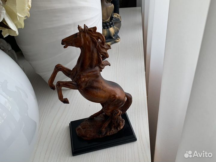 Статуэтки интерьерные