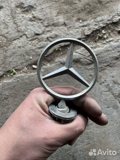 Значек эмблема mersedes 124