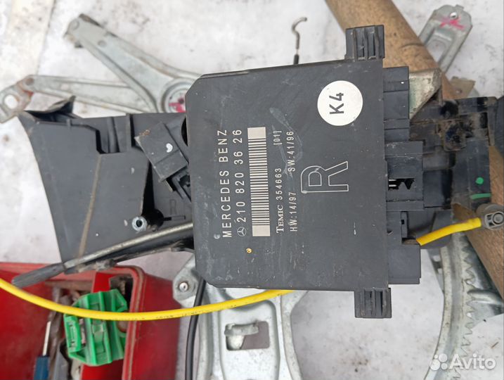 Замок двери мерседес w210