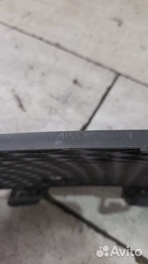 Решетка переднего бампера правая Mercedes C Class