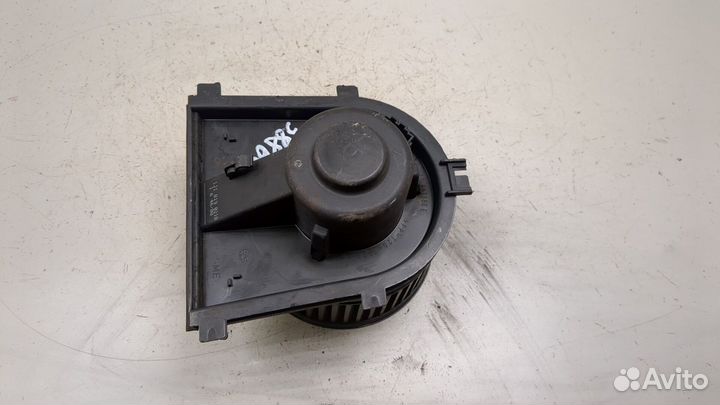 Двигатель отопителя Volkswagen Golf 4