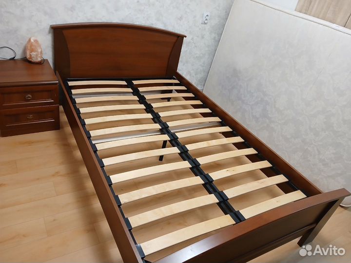 Кровать двухспальная с матрасом