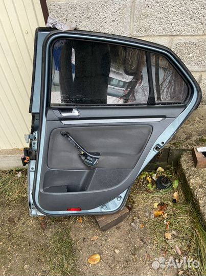 Дверь задняя правая volkswagen jetta 5