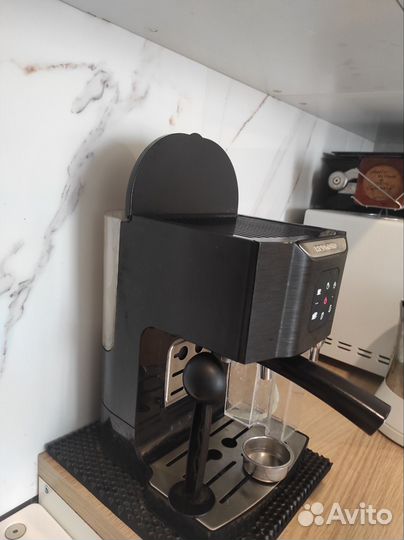 Кофеварка рожковая Redmond RCM-1511