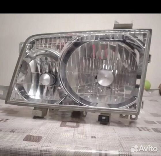 Фара на Мазда Титан