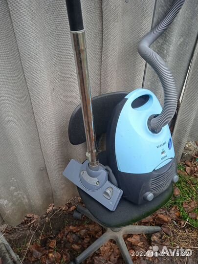 Пылесос Samsung-1300w, мешок, комплект, в идеале