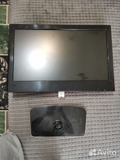 Два монитора и телевизор на запчасти
