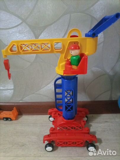 Подъемный кран игрушка