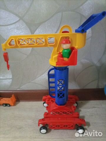 Подъемный кран игрушка