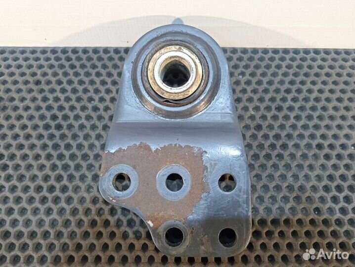 Кронштейн стойки заднего стабилизатора