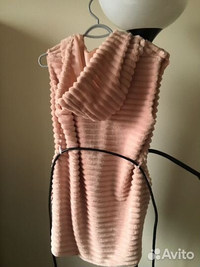 Нежная плюшевая жилетка