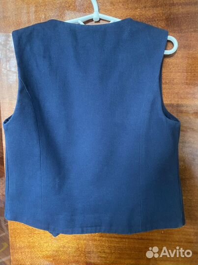 Продам школьный жилет LC Waikiki 122-128