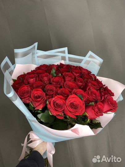 Букет из 41 высокой красной розы