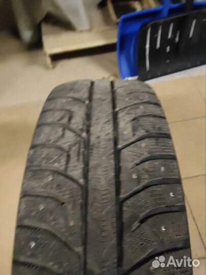 Bridgestone Ice Cruiser 7000 215/65 R16 93