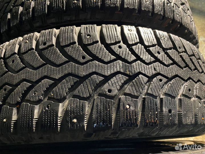 Bridgestone Blizzak Spike-01 215/70 R16 100T