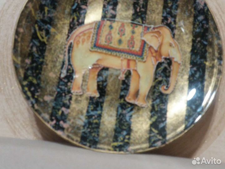 Настенная тарелка