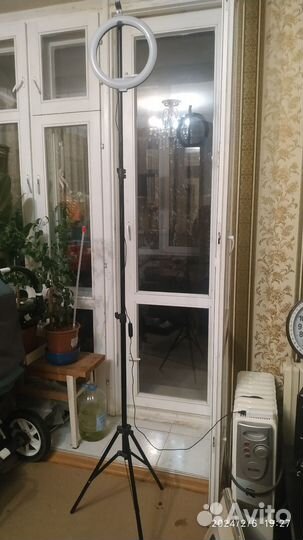 Кольцевая лампа со штативом и аккумулятором бу
