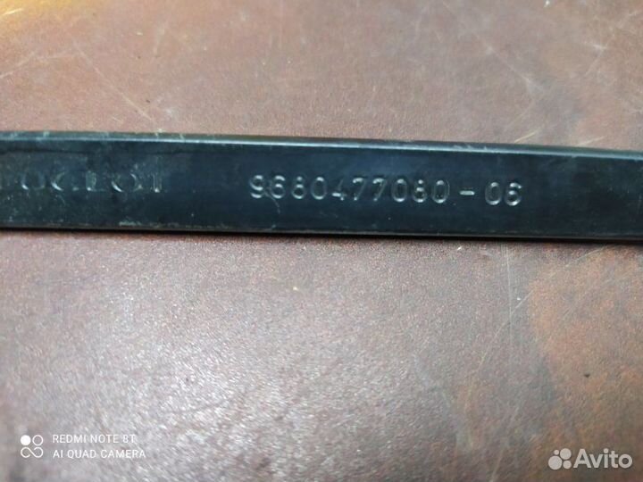 Поводок стеклоочистителя передний левый Peugeot