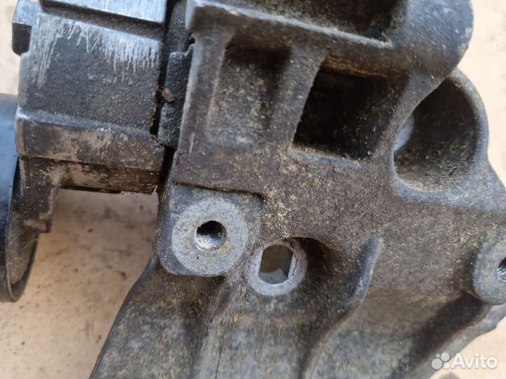 Кронштейн кондиционера 8200365097 Renault 1.5dci