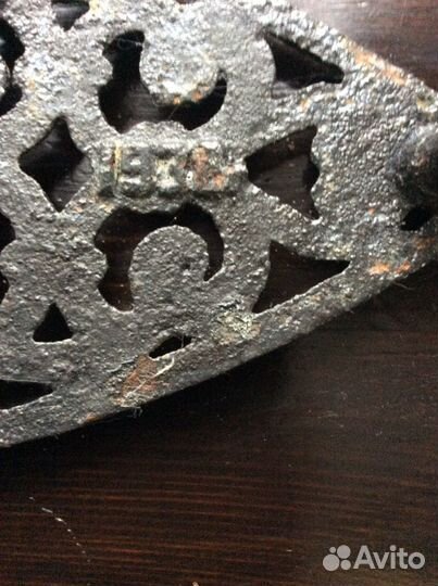 Угольный утюг и подставка