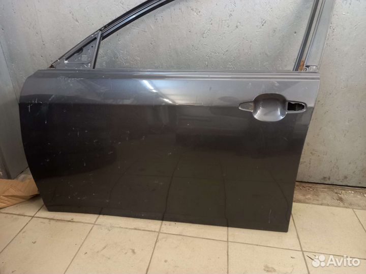 Передняя дверь Camry