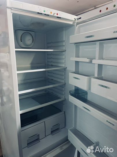 Холодильник Ariston 2м 2 компрессора