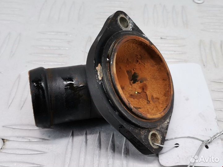 Корпус термостата Audi A6 4A/C4 1996 048121121B