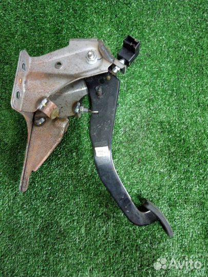 Педаль сцепления Kia Rio QB G4FA 2016