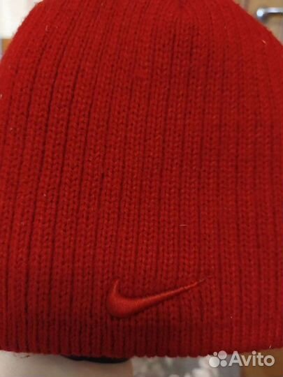 Шапка Nike красная зимняя