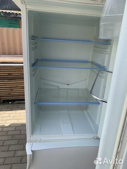 Холодильник indesit