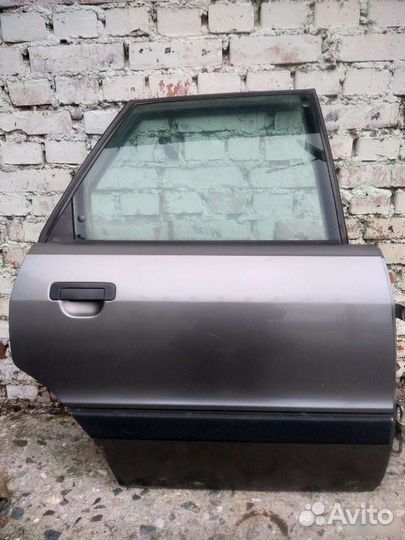Задняя правая дверь Audi 80 b3
