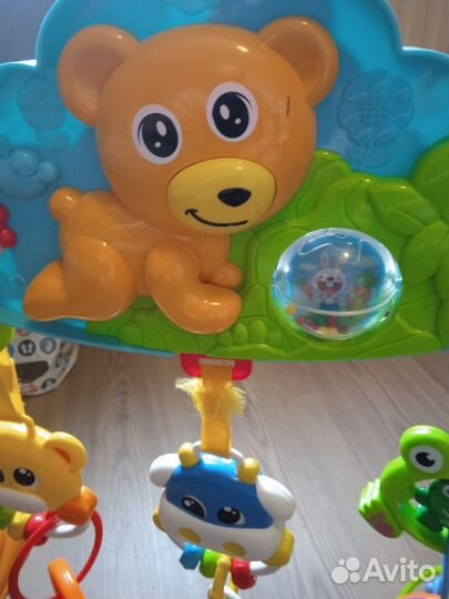 Мобиль для малышей и игрушки пакетом