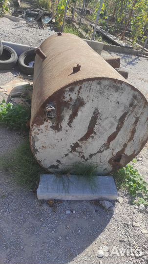 Железная ёмкость, бак