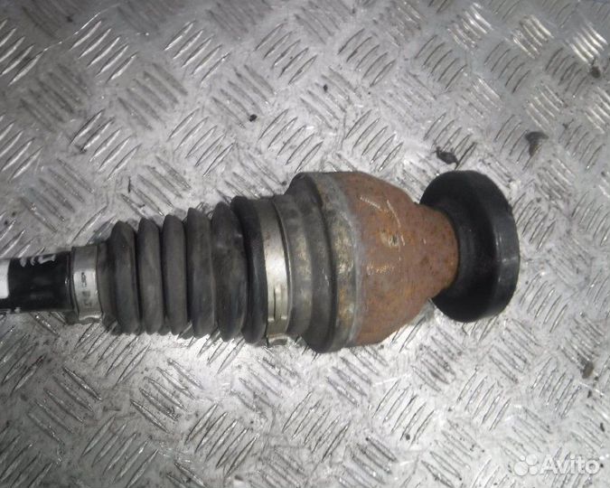 VW Tiguan 1 Полуось передняя левая