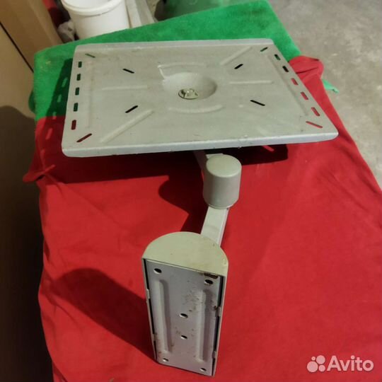 Подвесная подставка для телевизора