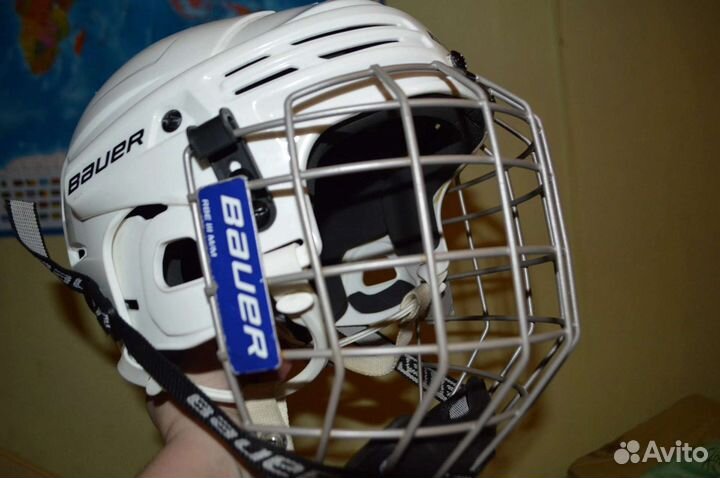 Хоккейный шлем, экипировка