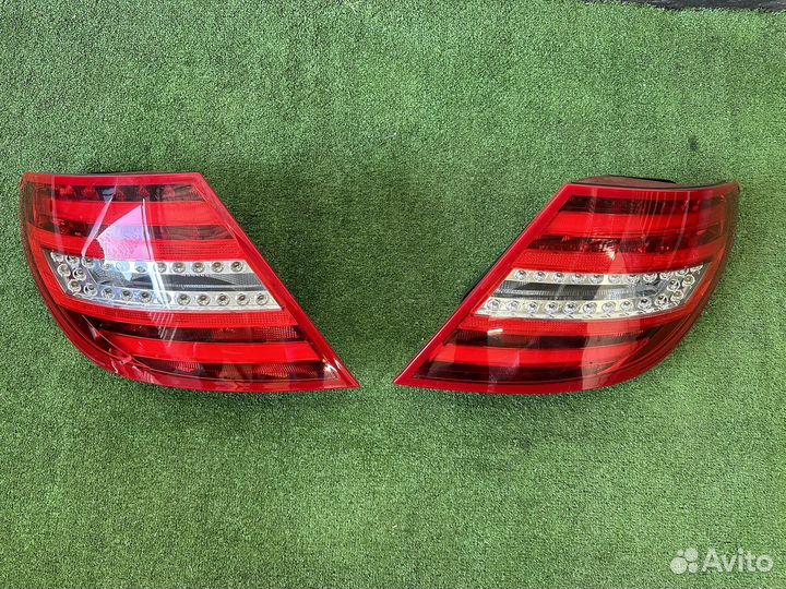 Задний фонарь Мерседес W 204 Оригинал