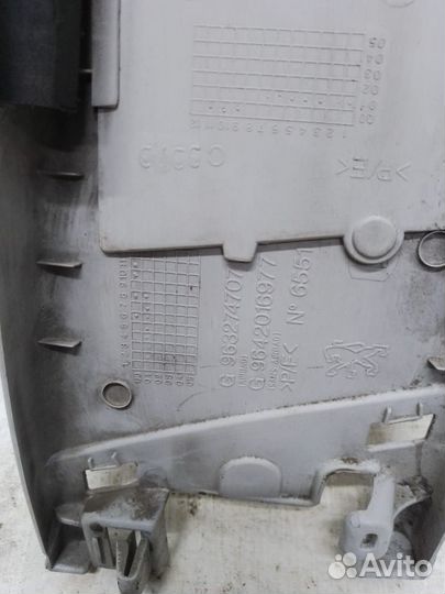 Обшивка стойки центральная левая Peugeot 307