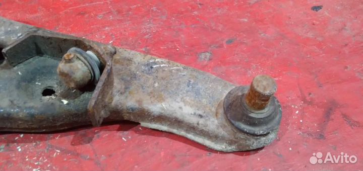 Митсубиси Аутлендер рычаг передний правый нижний