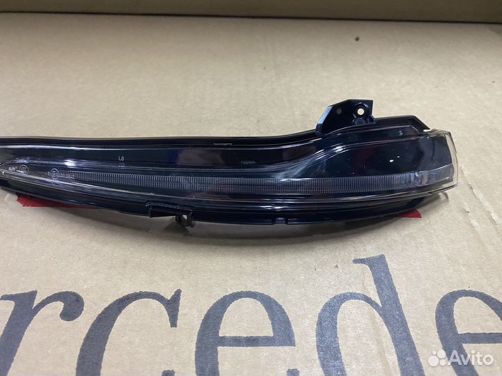 Повторитель поворота левый Mercedes W213