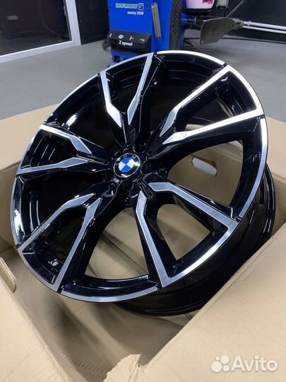 Кованые диски на BMW X7 (g07) 755 стиль R22