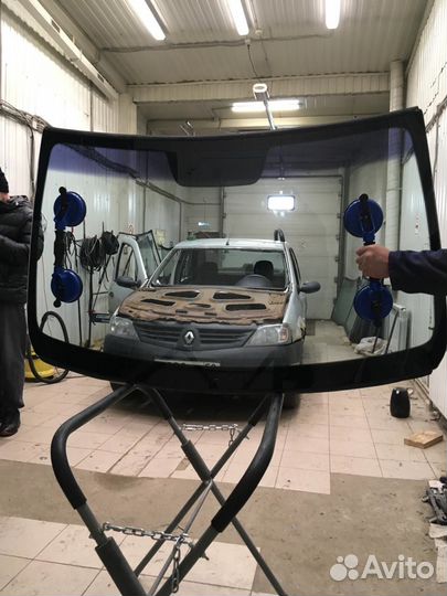 Лобовое стекло на Рено Логан
