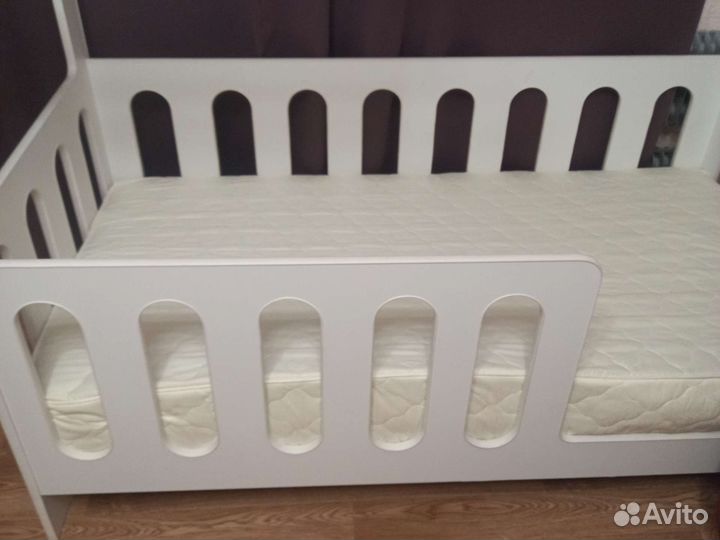 Детская кроватка домик бу