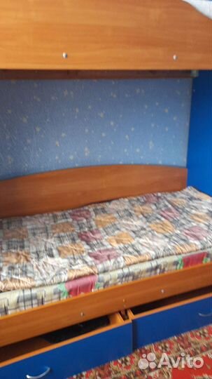Кровать двухьярусная