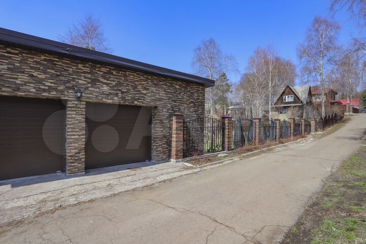 Дом 247,2 м² на участке 9,1 сот.