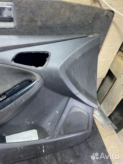 Обшивка двери передней левой Ford Focus 3 2011 CB8