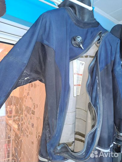 Сухой костюм для дайвинга