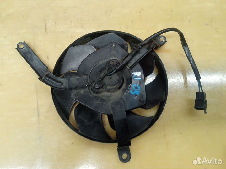 Yamaha R1 2002-2003. Вентилятор охлаждения