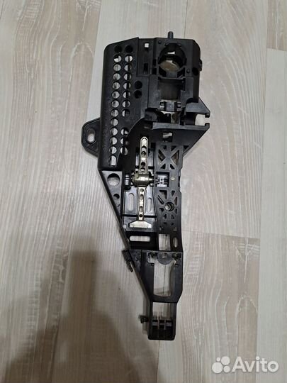 Новый кронштейн ручки двери LADA Xray