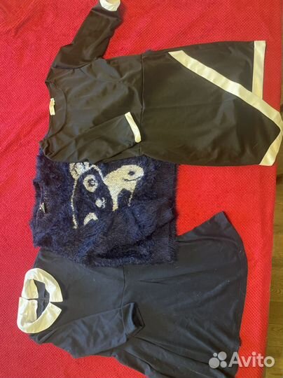 Много школьной одежды